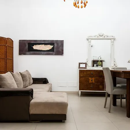 Zefnea House *